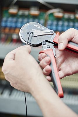 Автоматический обжимной инструмент для муфт для оконцевания жил 210 мм Wiha (41246)