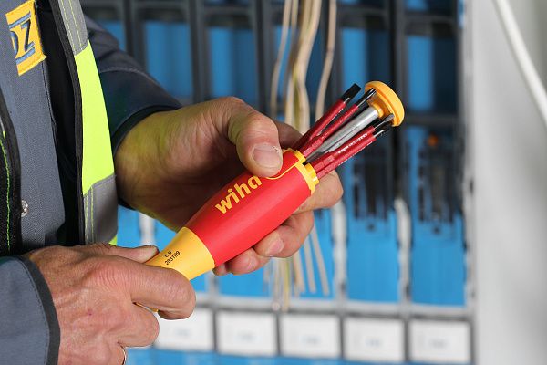 Отвертка с магазином бит LiftUp electric TORX® с 6 битами slimBit Wiha (41157)