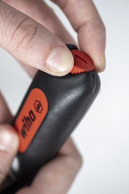 Съемник изоляции с самовращающимся резцом 4 - 28 мм Wiha (44240)