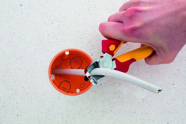 Комбинированные бокорезы для снятия изоляции TriCut Professional electric 170 мм VDE Wiha (38552)