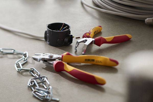 Комбинированные бокорезы для снятия изоляции TriCut Professional electric 170 мм VDE Wiha (38552)