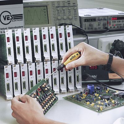 Отвертка SoftFinish® 362SF ESD T4x60 Wiha (27148)