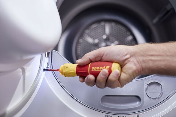 Электрическая отвертка speedE® II с битами slimBit 6 шт. Wiha (44318)