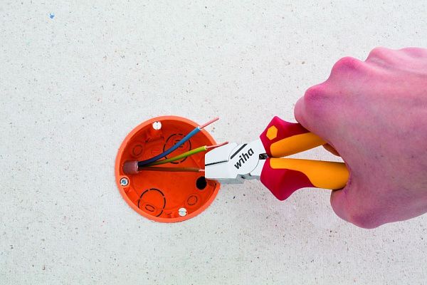 Комбинированные бокорезы для снятия изоляции TriCut Professional electric 170 мм VDE Wiha (38552)